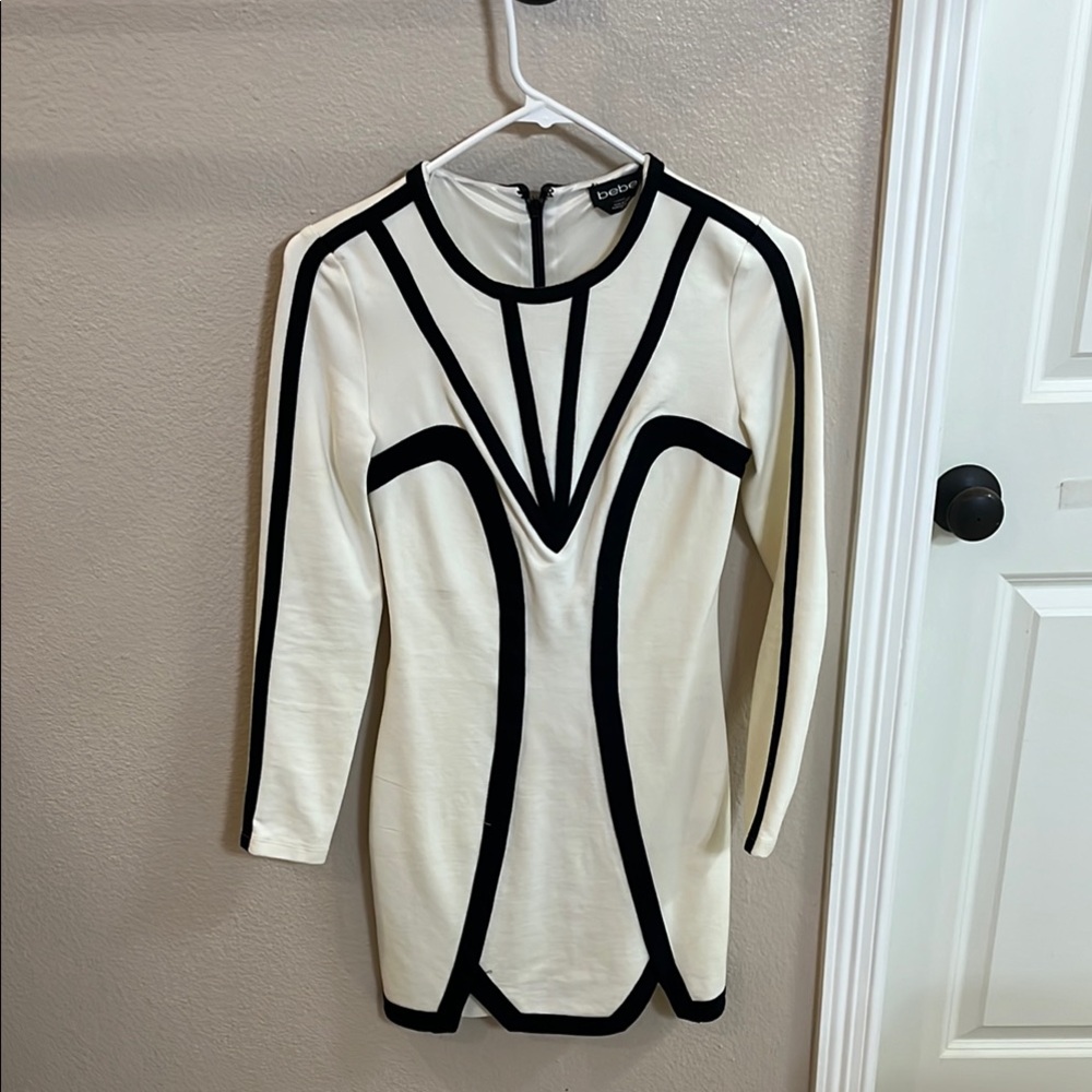 Bebe Black and White V-Neck Long Sleeve Bodycon Dress